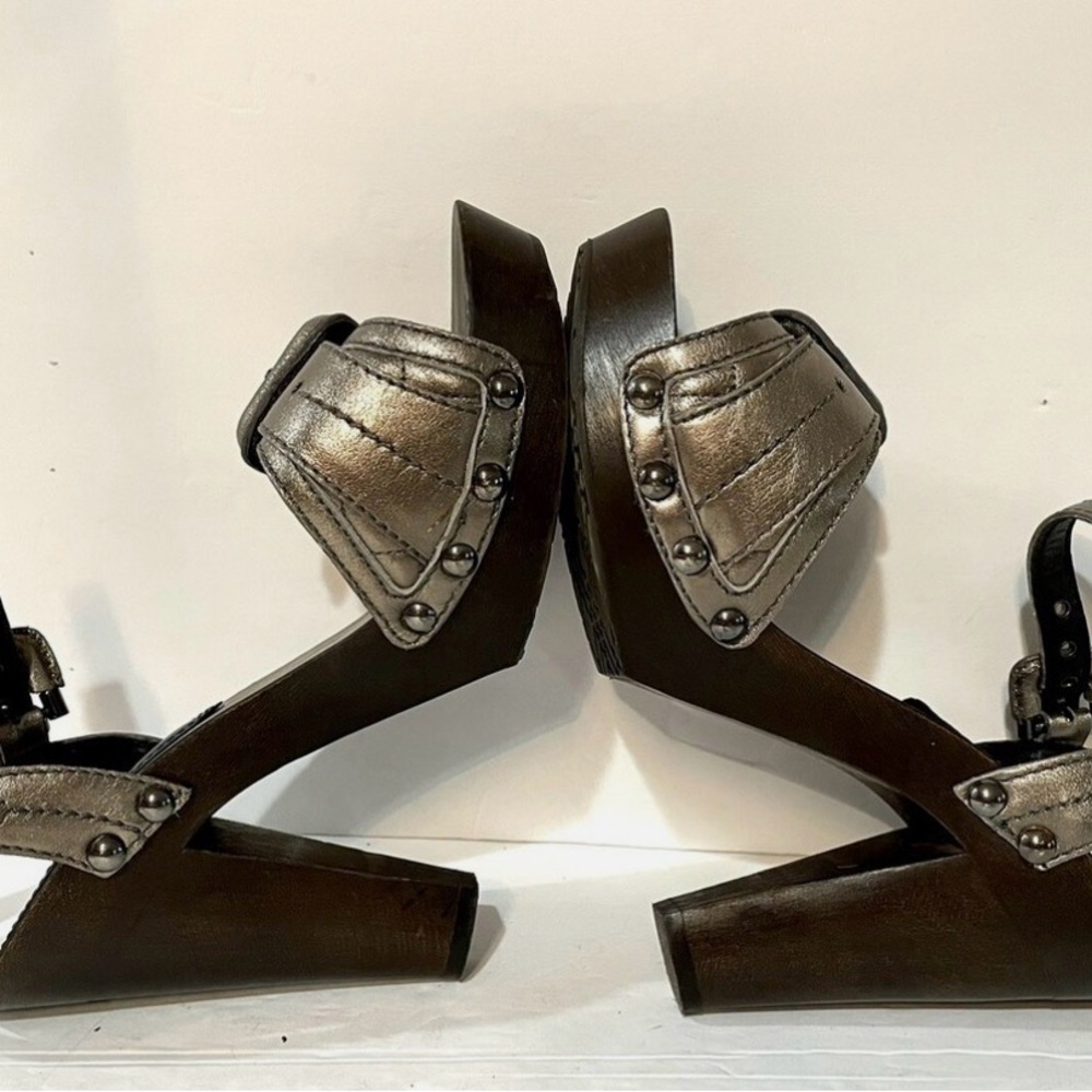 Burberry Women's Wooden Platform Sandals heels Metallic Metal logo 37 - Picture 3 of 8